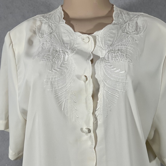 Christie & Jill Women's Top Size 18 Ivory Embroidery Short Sleeve Button Front - Picture 3 of 9